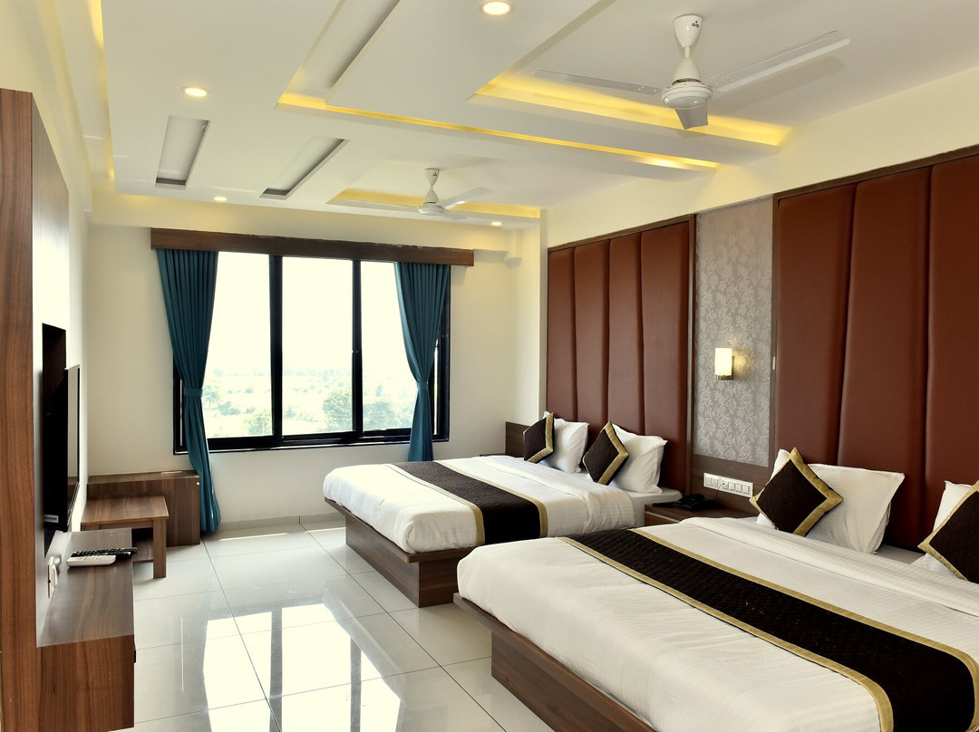 Hotel Royal Square by Sky Stays主图