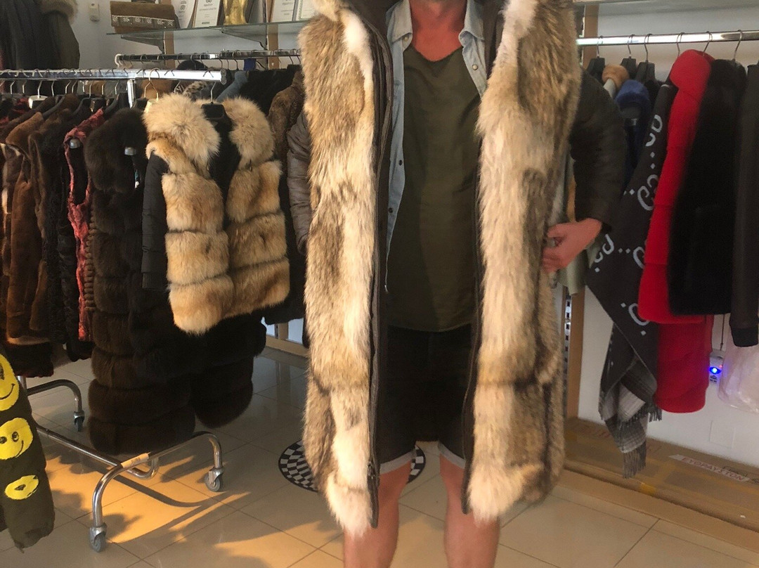 Luxurious Furs景点图片