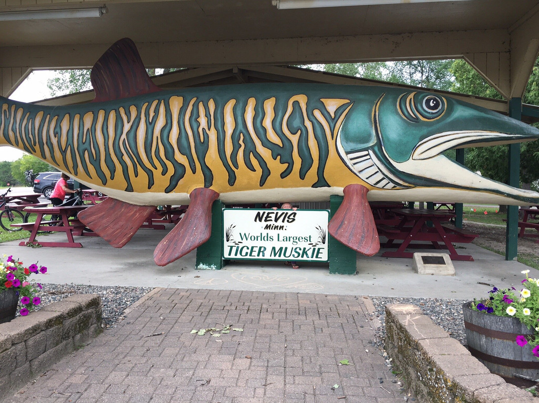 World's Largest Muskie-Nevis必去景点