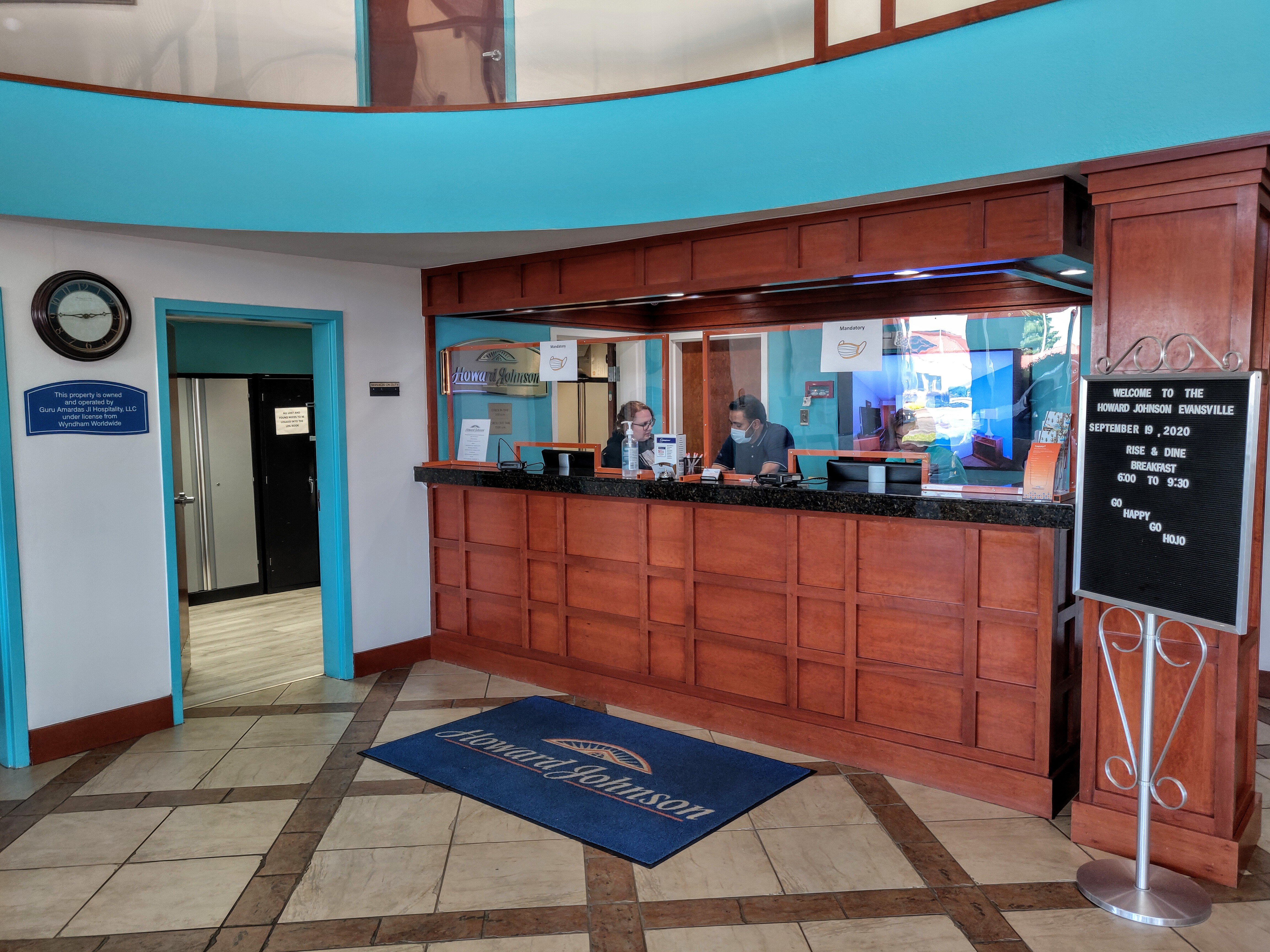 Howard Johnson by Wyndham Evansville East-浴室