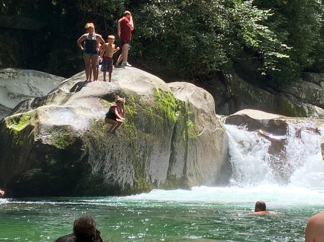Midnight Hole Falls-大雾山国家公园必去景点