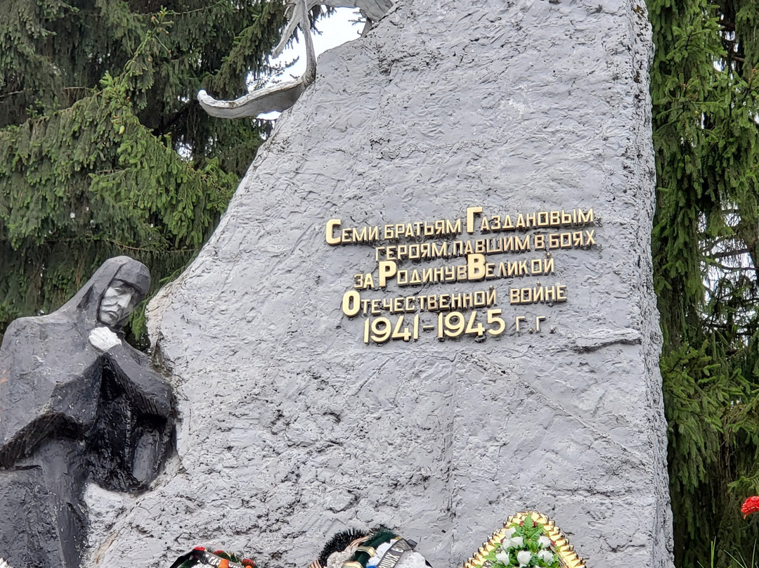 Gazdanovy Brothers Monument景点图片