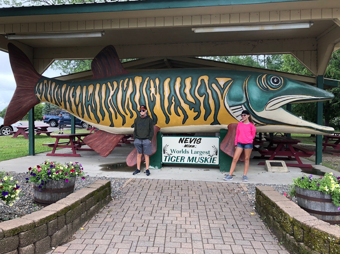 World's Largest Muskie-Nevis必去景点