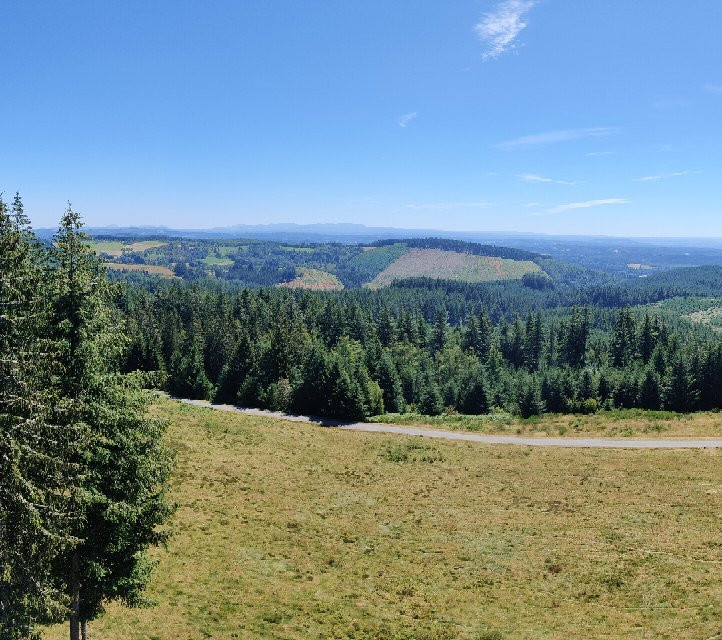 Tour Panoramique Du Mont Bessou景点图片