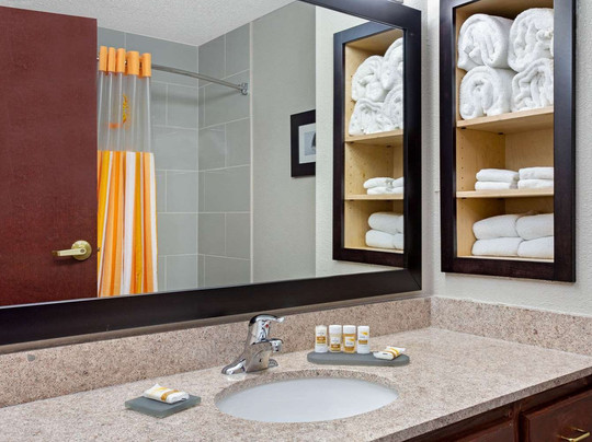 普雷恩菲尔德快捷假日酒店主图