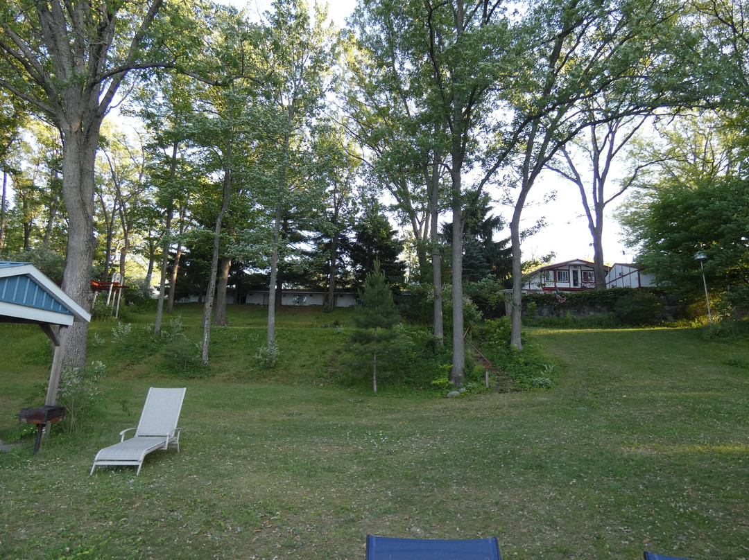 Lakeside Motel & Cottages主图