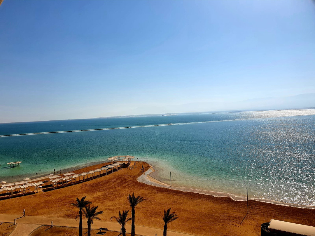 死海皇冠假日酒店主图