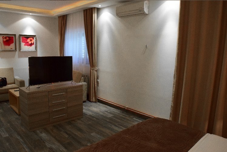 里巴斯克欧斯特夫旅游度假酒店主图