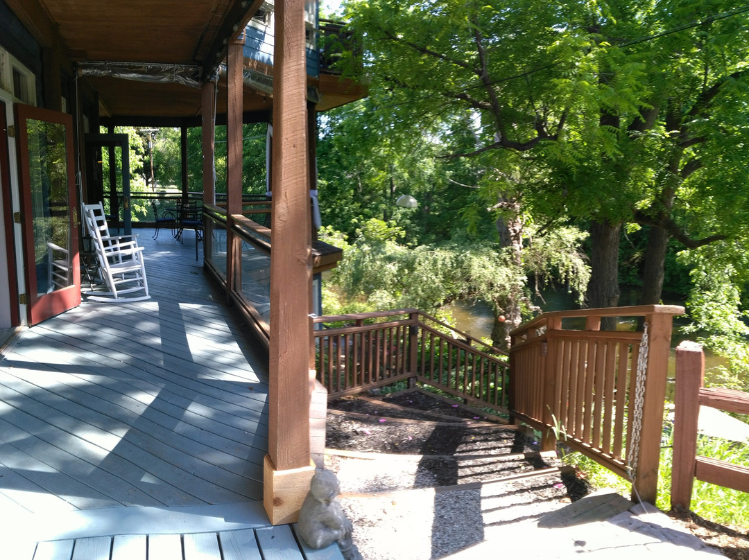 Stone Waters Inn主图