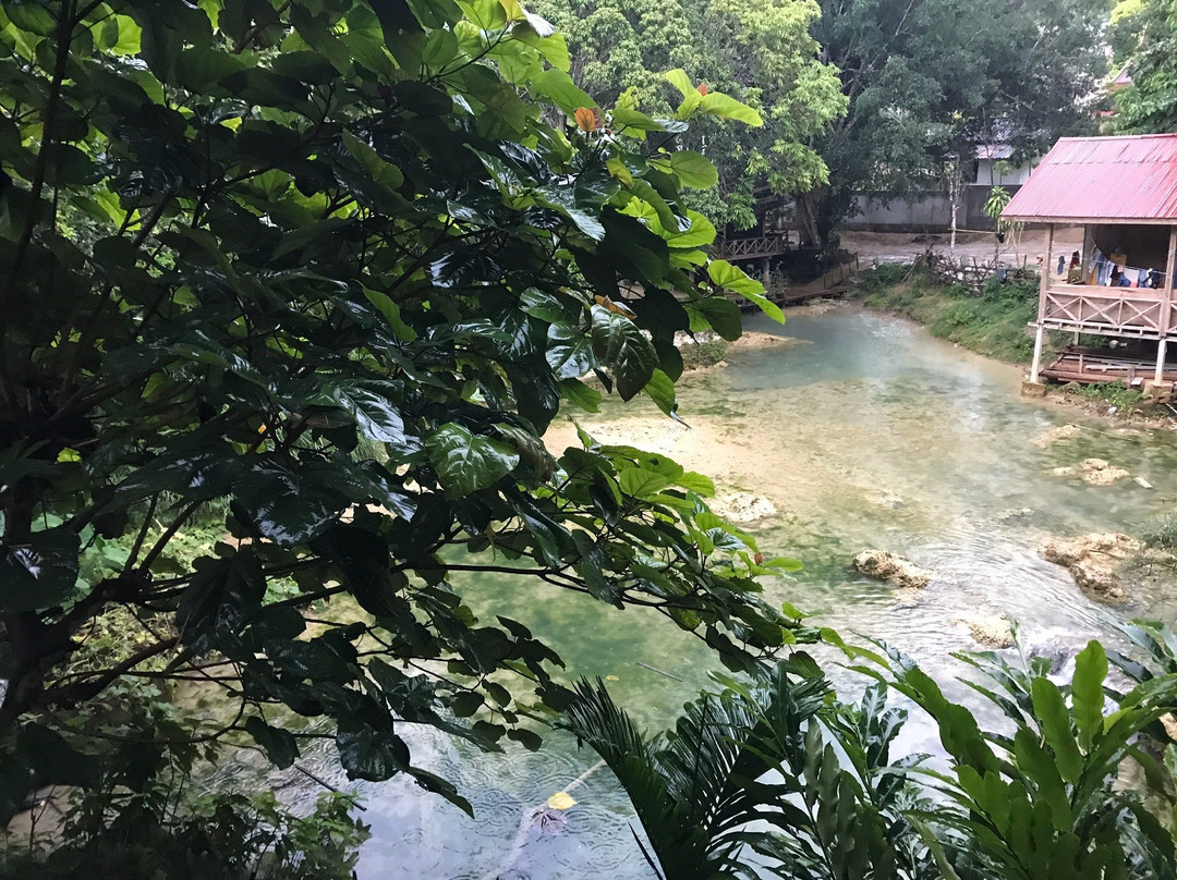 弯尼萨瀑布酒店主图