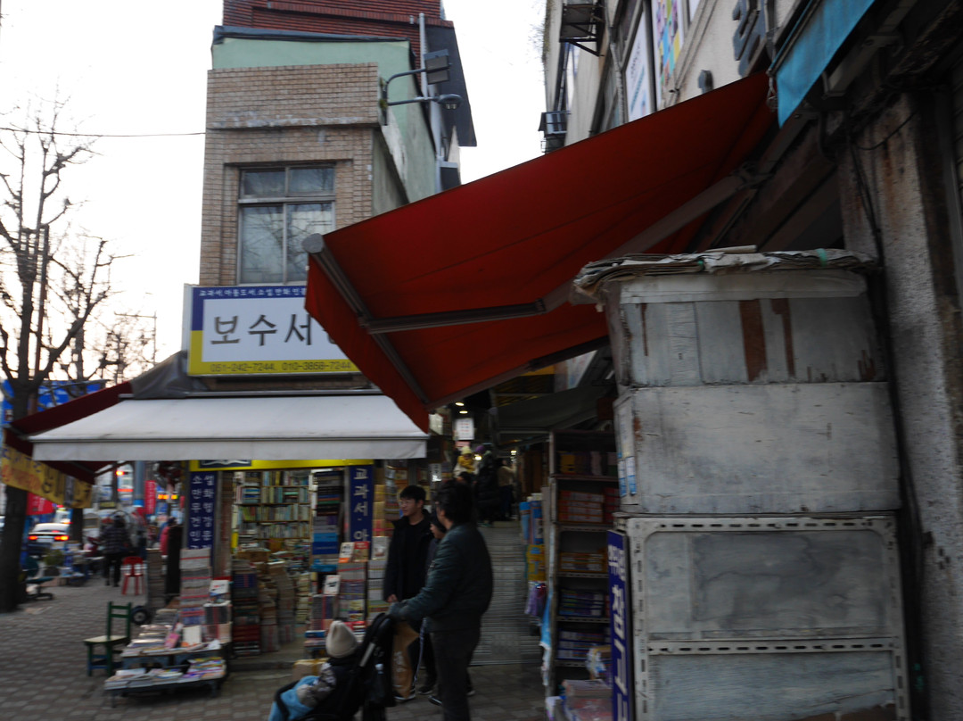Bosudong Book Street-釜山必去景点