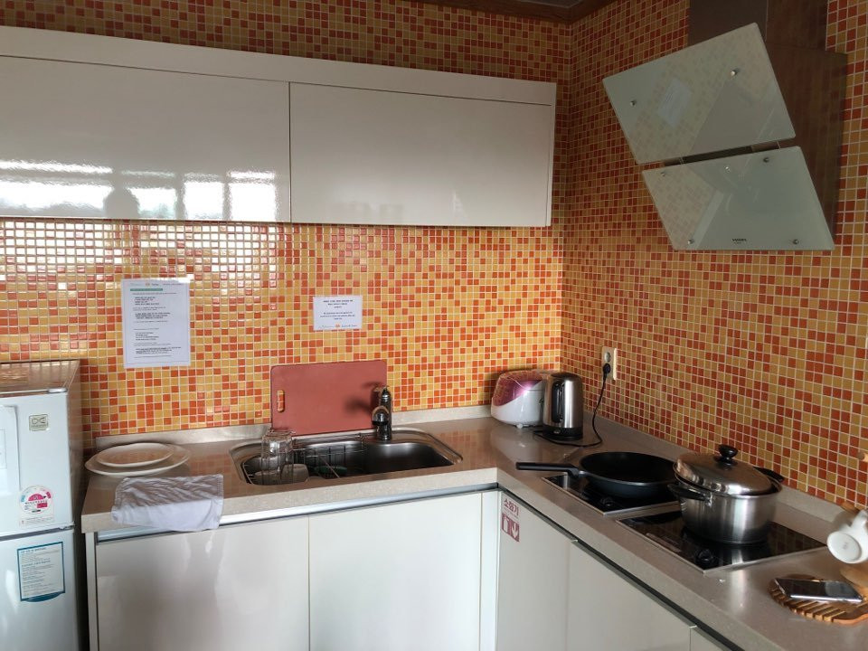 耶菊考套房酒店主图