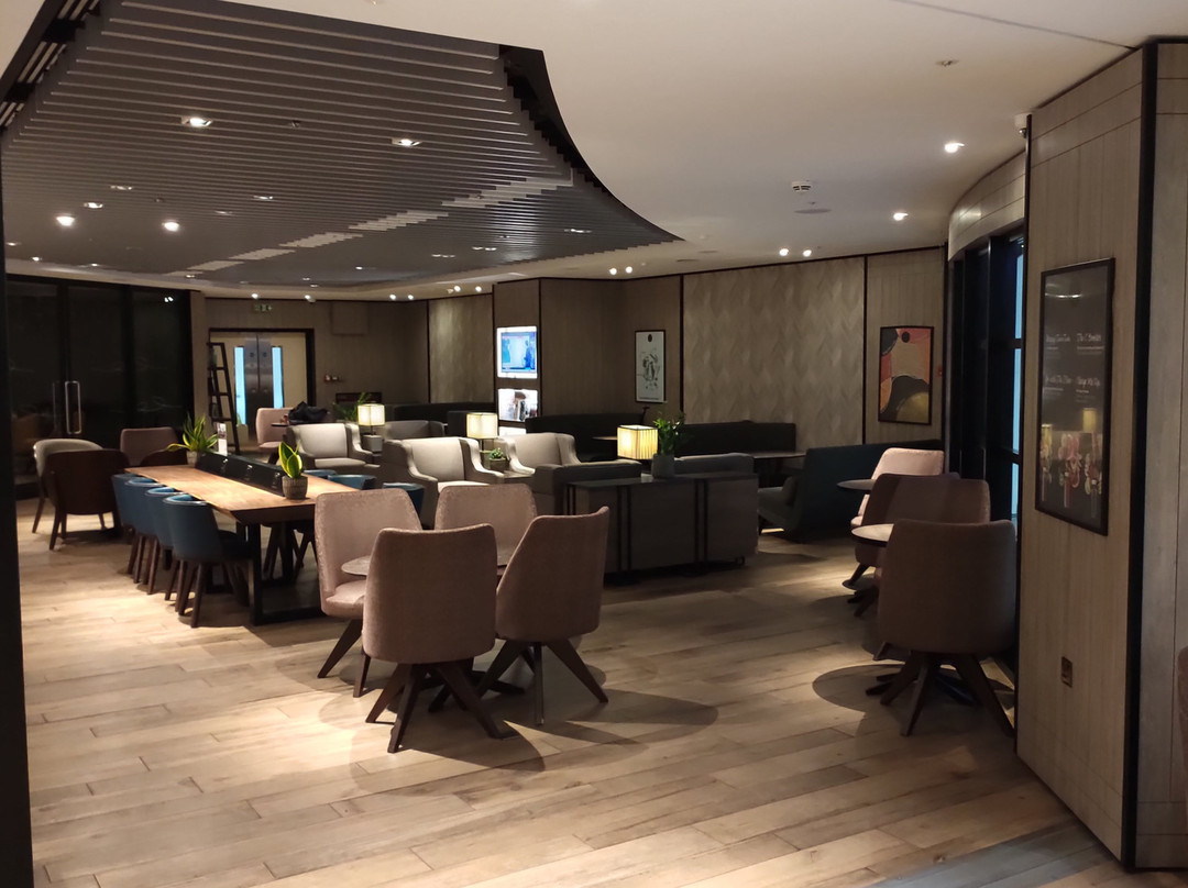 Plaza Premium Lounge LHR T4 Arrivals景点图片