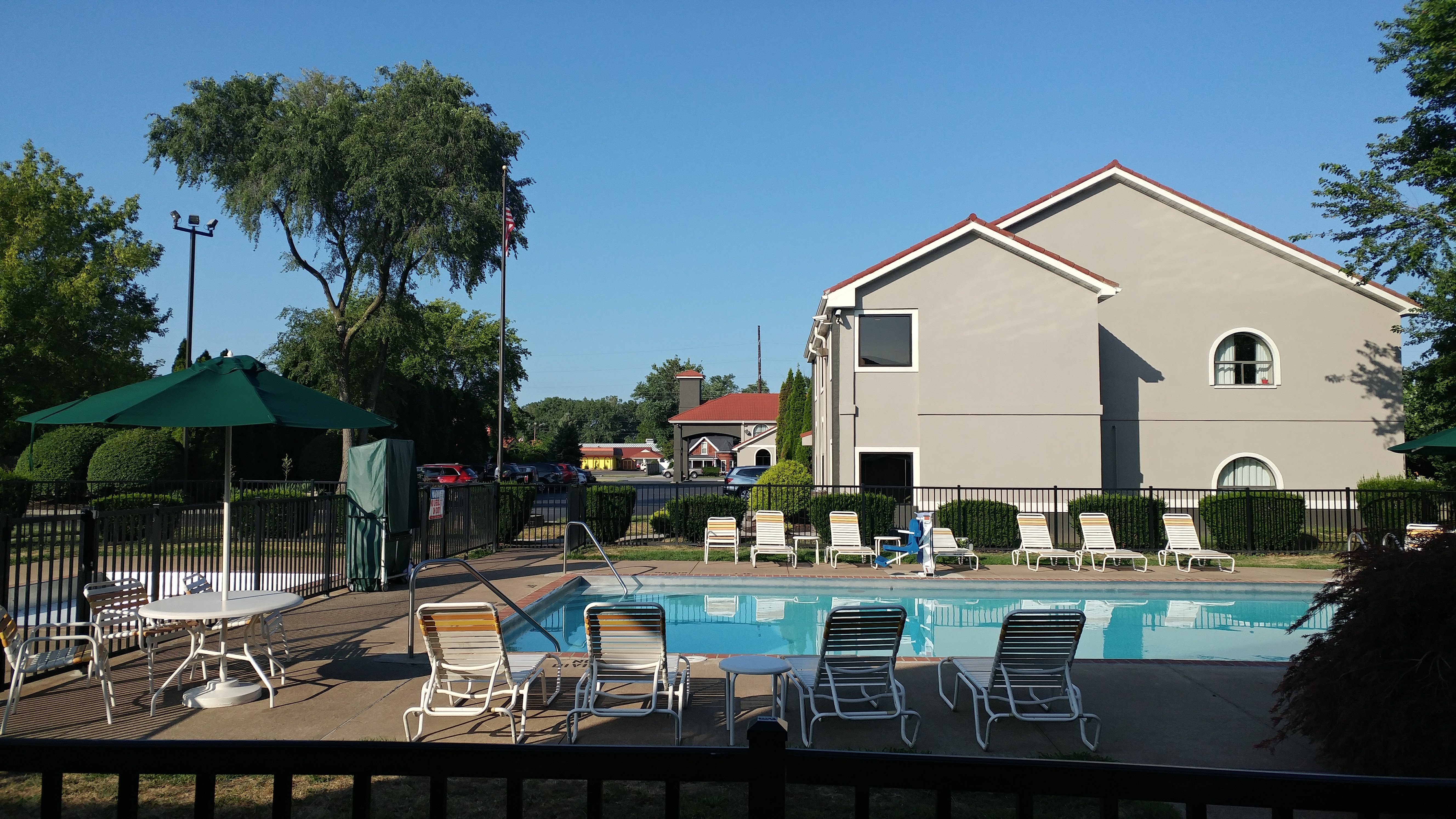 La Quinta Inn by Wyndham Sandusky Near Cedar Point-泳池