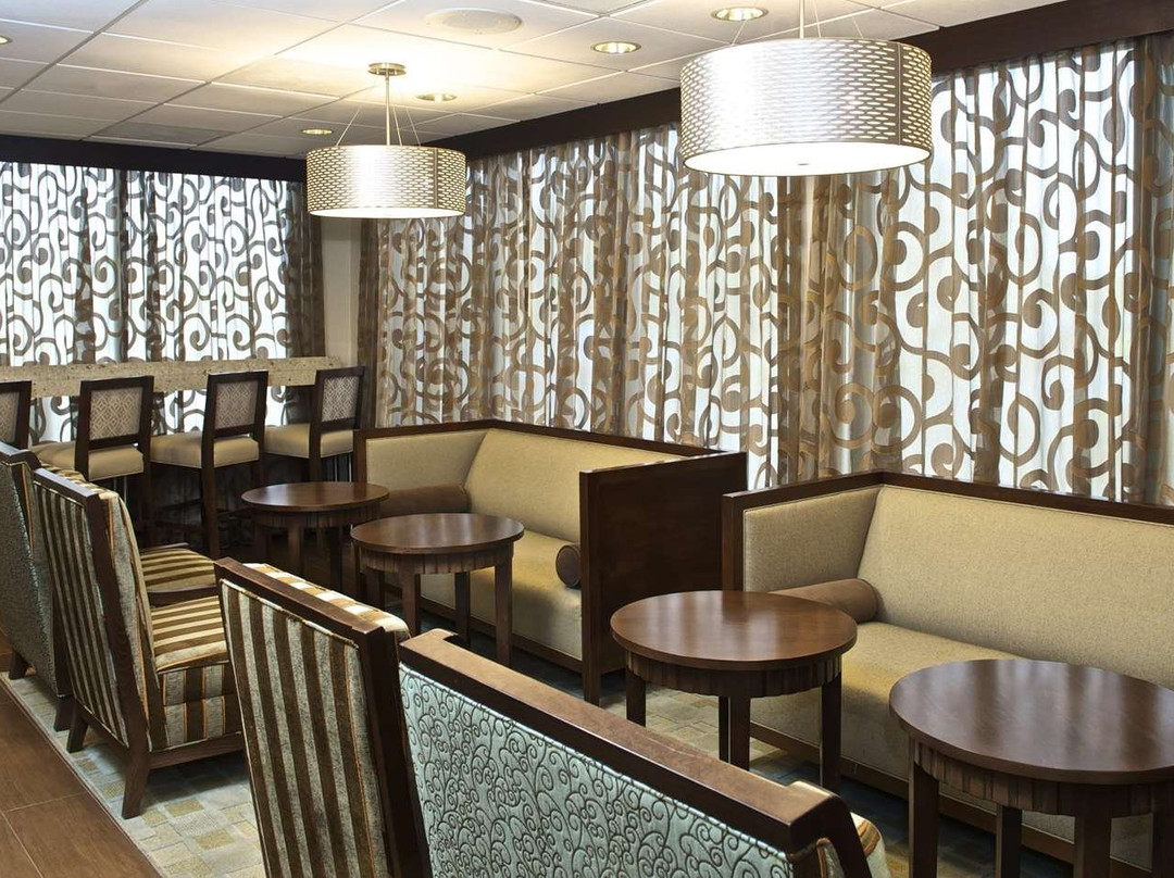 埃文斯维尔希尔顿恒庭酒店主图