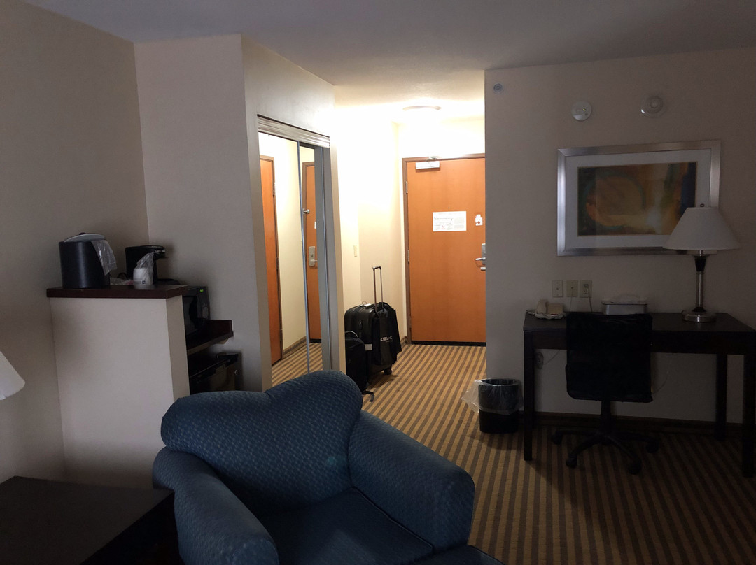 Portage Hotel & Suites主图