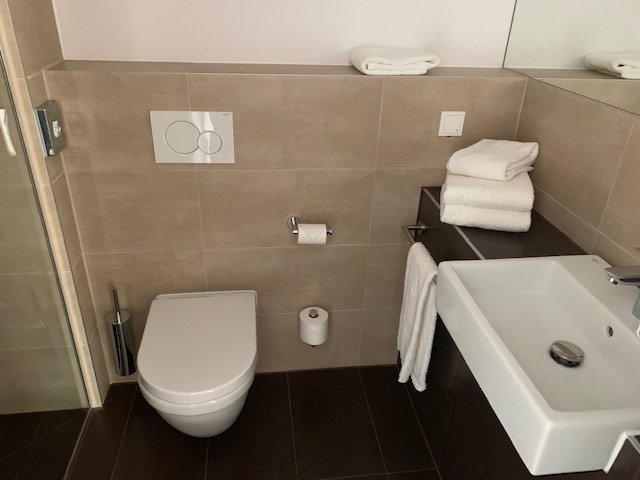 HARBR. hotel Heilbronn-浴室