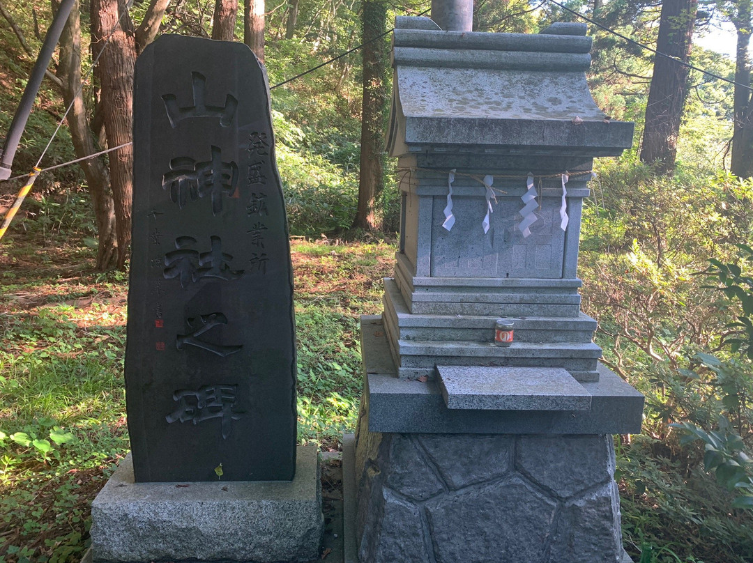 Shirataki Shrine景点图片