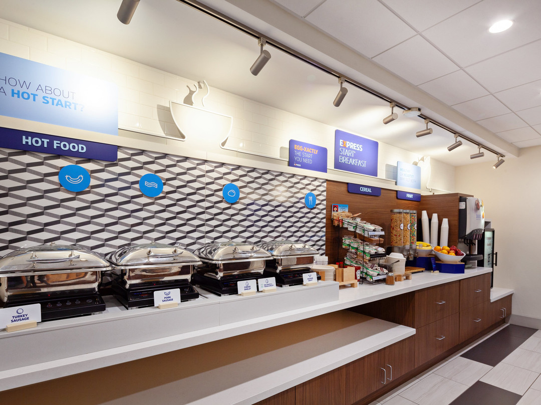 Holiday Inn Express & Suites San Diego-Escondido by IHG主图