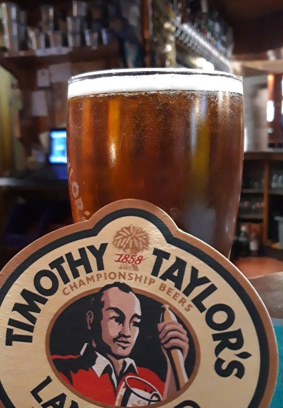 狐狸与猎犬酒店主图