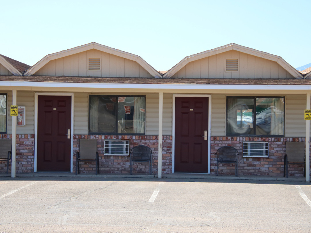 Whispering Sands Motel主图