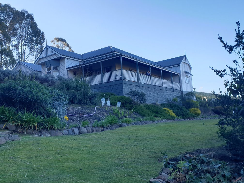 House on the Hill Country Bed and Breakfast主图