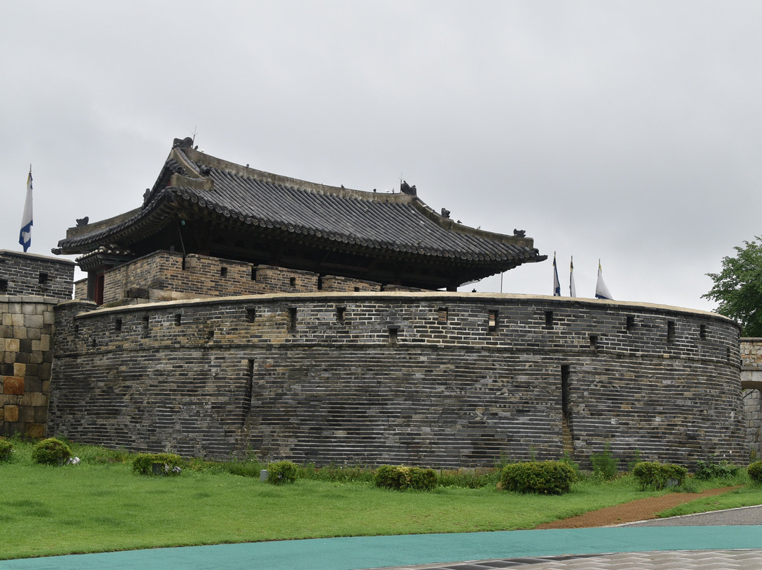 Hwaseomun Gate景点图片