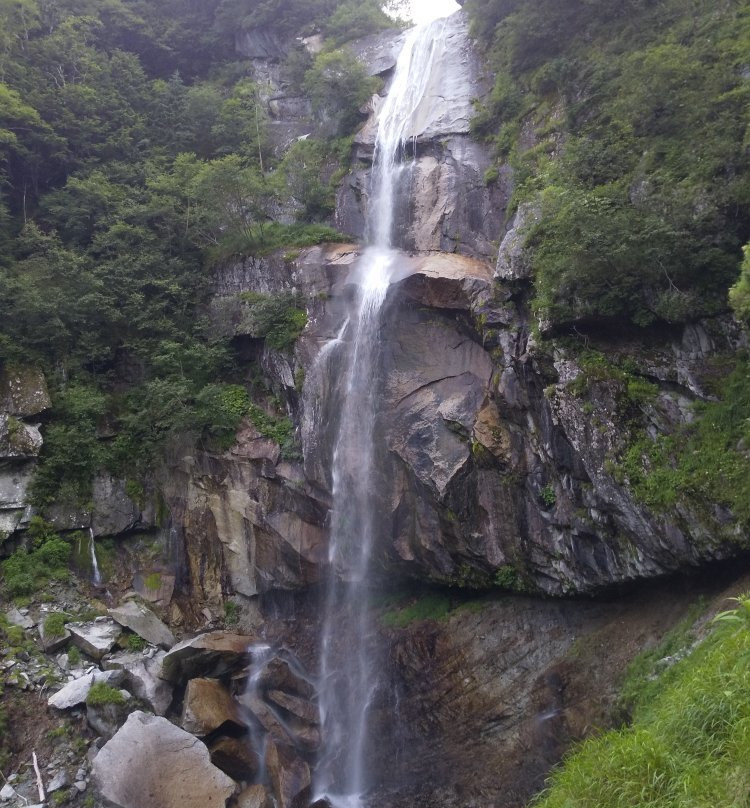 Goshiki Waterfall景点图片