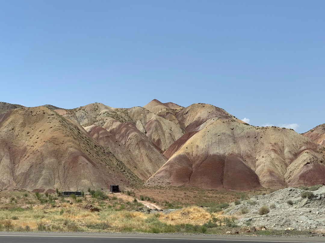 Colorful Mountains of Tabriz景点图片