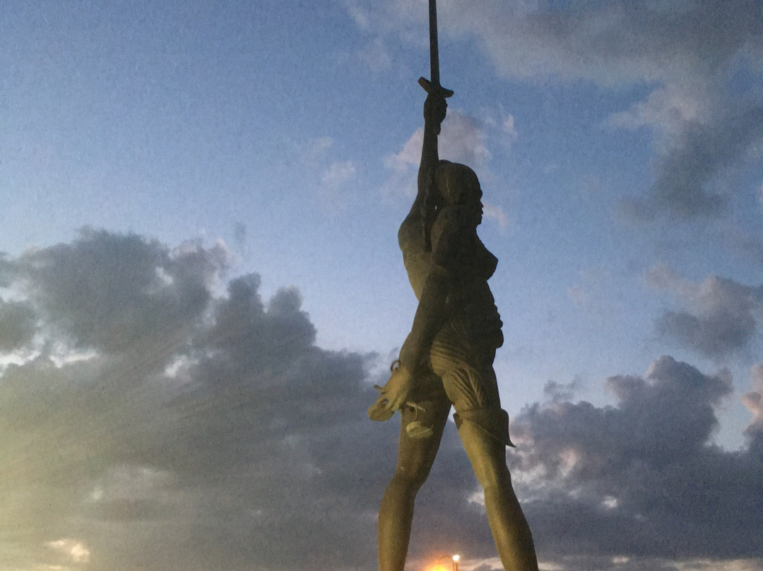 Verity Statue-伊尔弗勒科姆必去景点