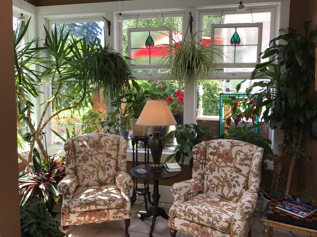 ThistleDown House主图