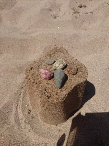 Platja del Regueral i Prat d'En Fores-坎布里尔斯必去景点