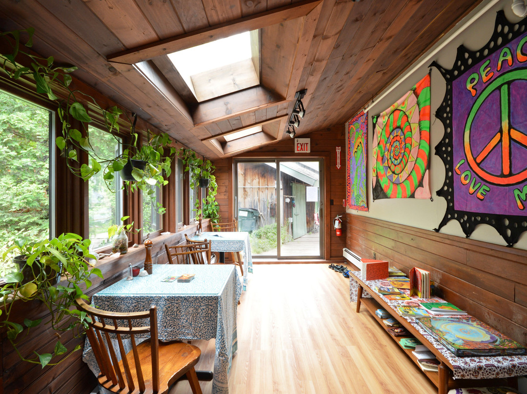 Lotus Mountain Retreat主图