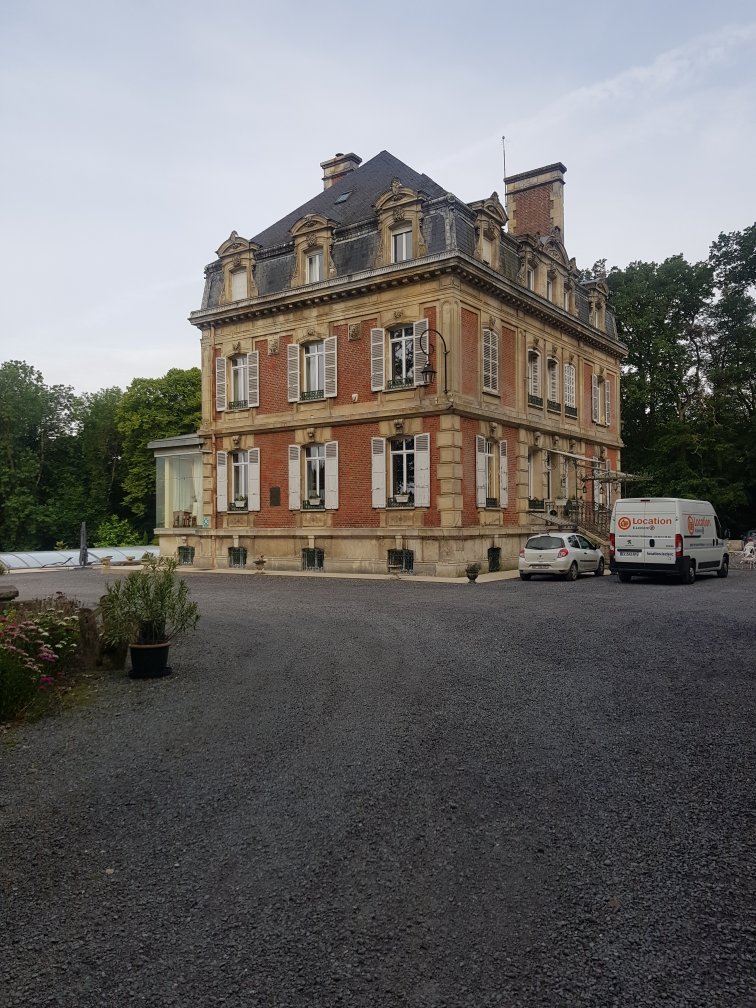 Château De Broyes-官方