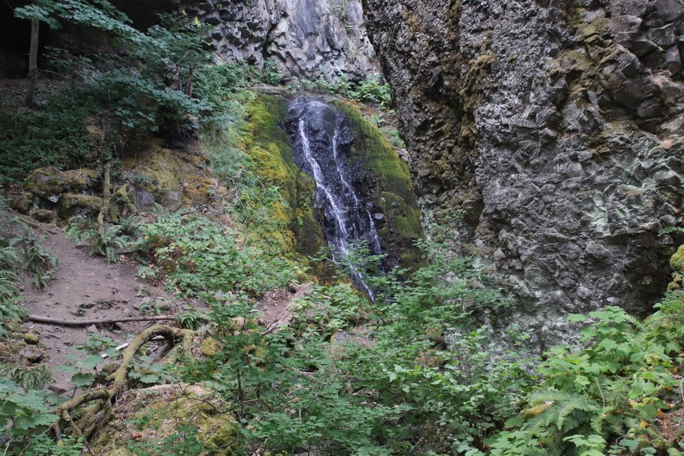 Cabin Creek Falls景点图片