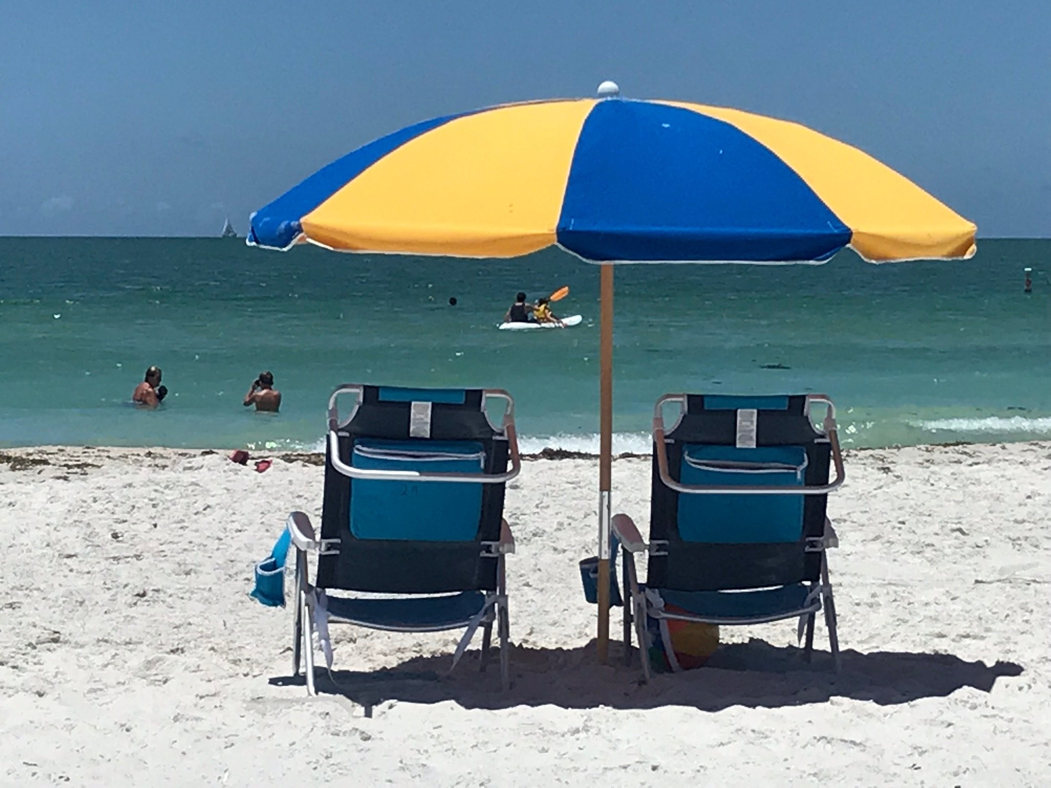 Page Terrace Beachfront Hotel-泳池