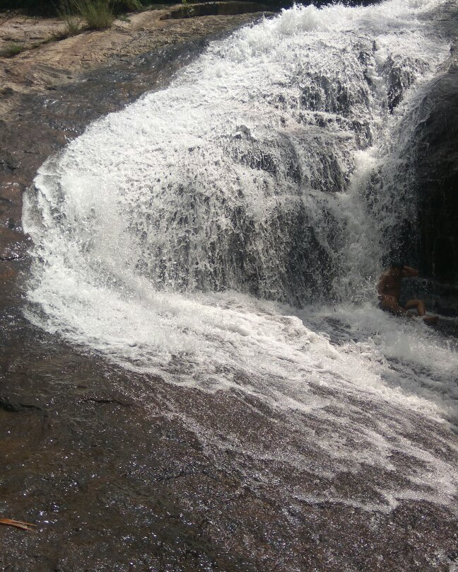 Viripara Waterfalls-伊杜基必去景点