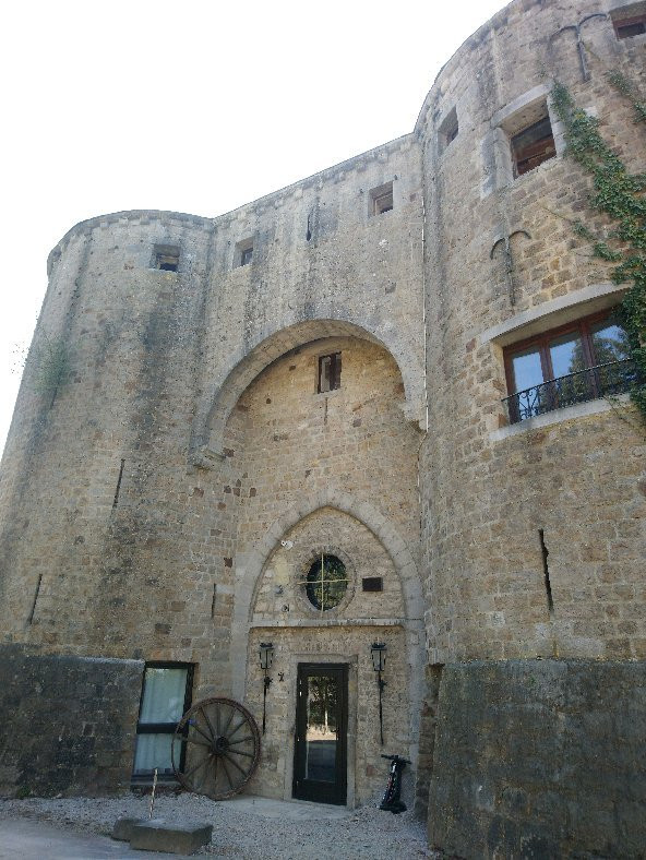 Vue sur l'Ancien chateau de Barbencon景点图片