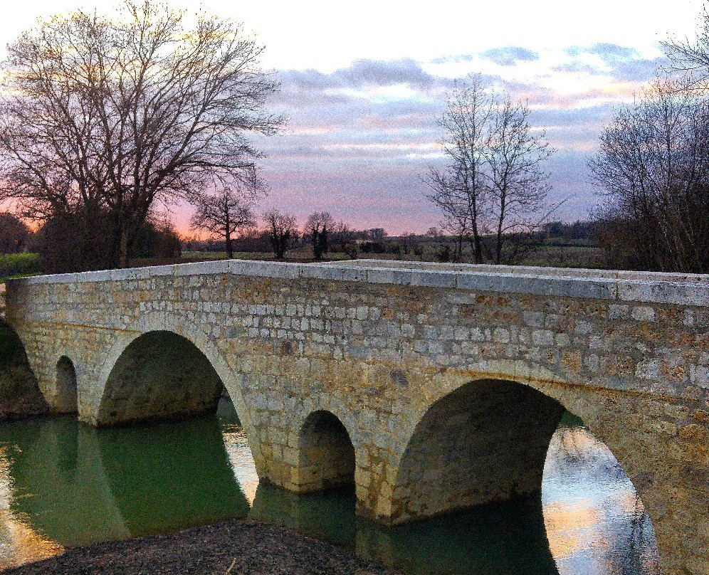 Pont De Lartigues-Larressingle必去景点