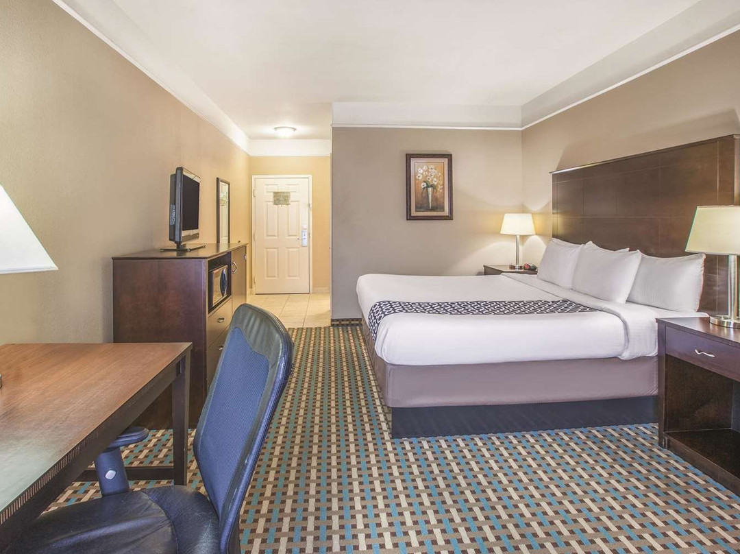 La Quinta Inn & Suites By Wyndham Bay City主图