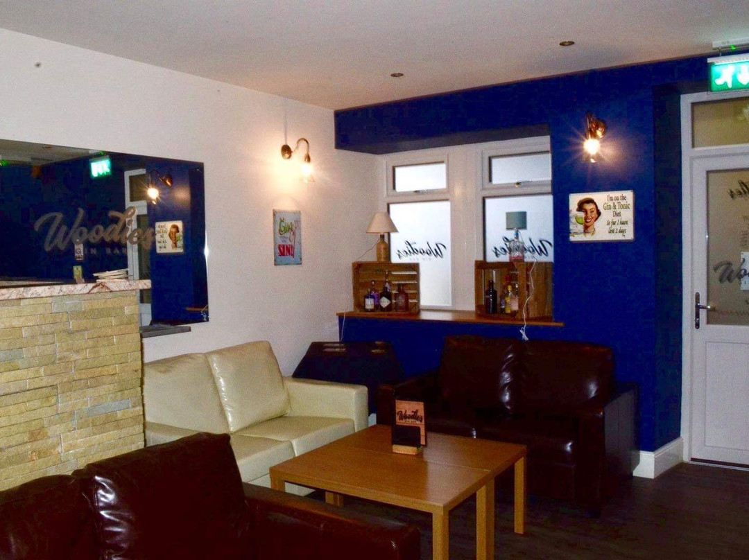 Woodies Gin Bar-Huddersfield必去景点