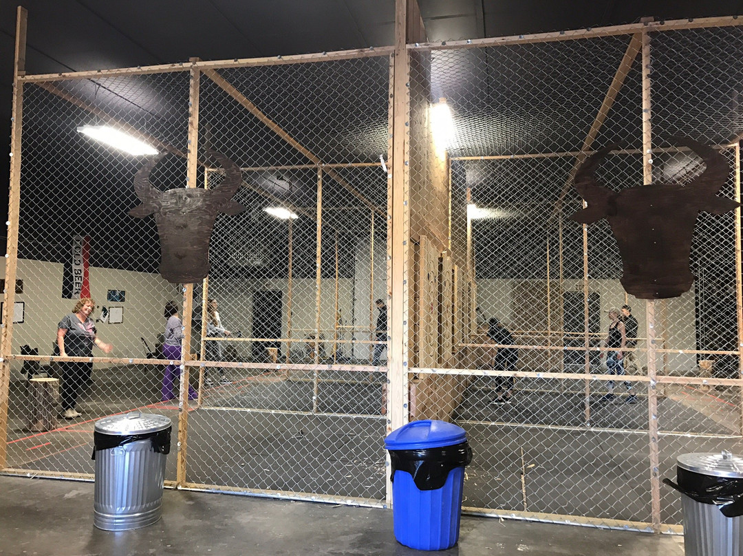 Blue Ox Axe Throwing-沃灵福德必去景点
