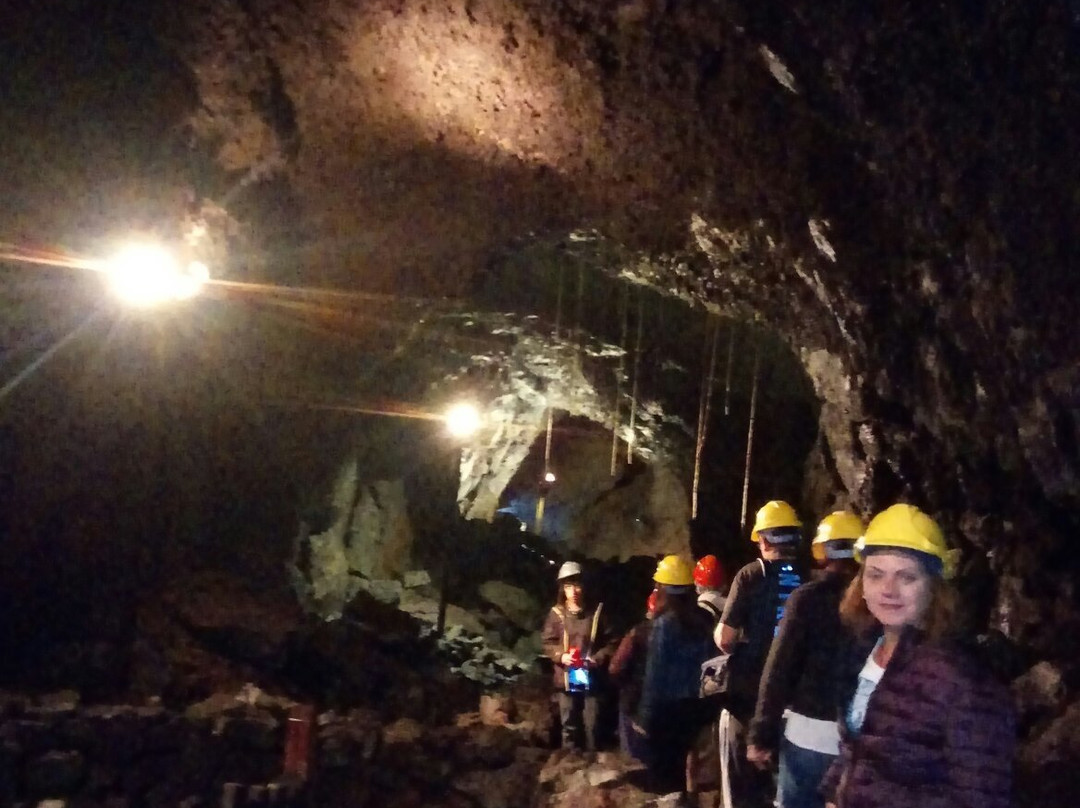 Villarrica Volcanic Caves-普孔必去景点
