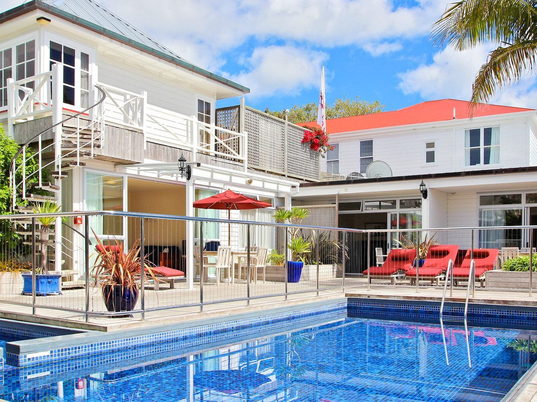 Commodore's Lodge主图