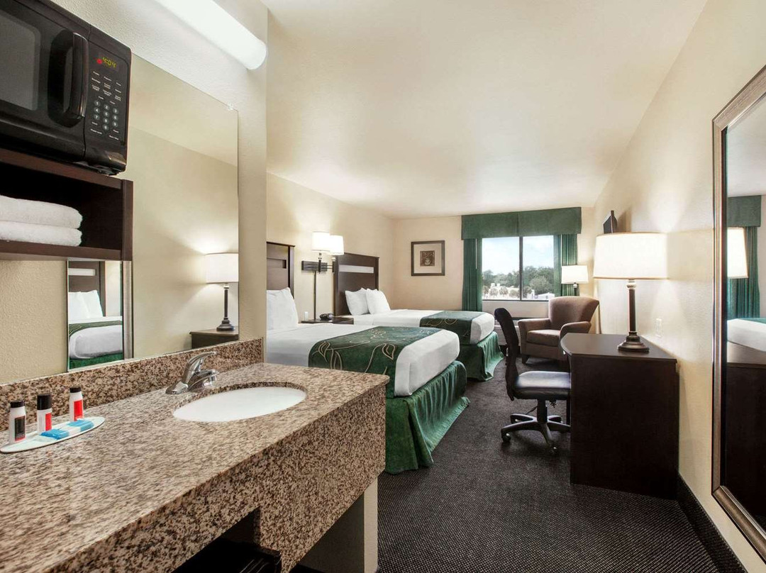 Travelodge by Wyndham Livonia主图