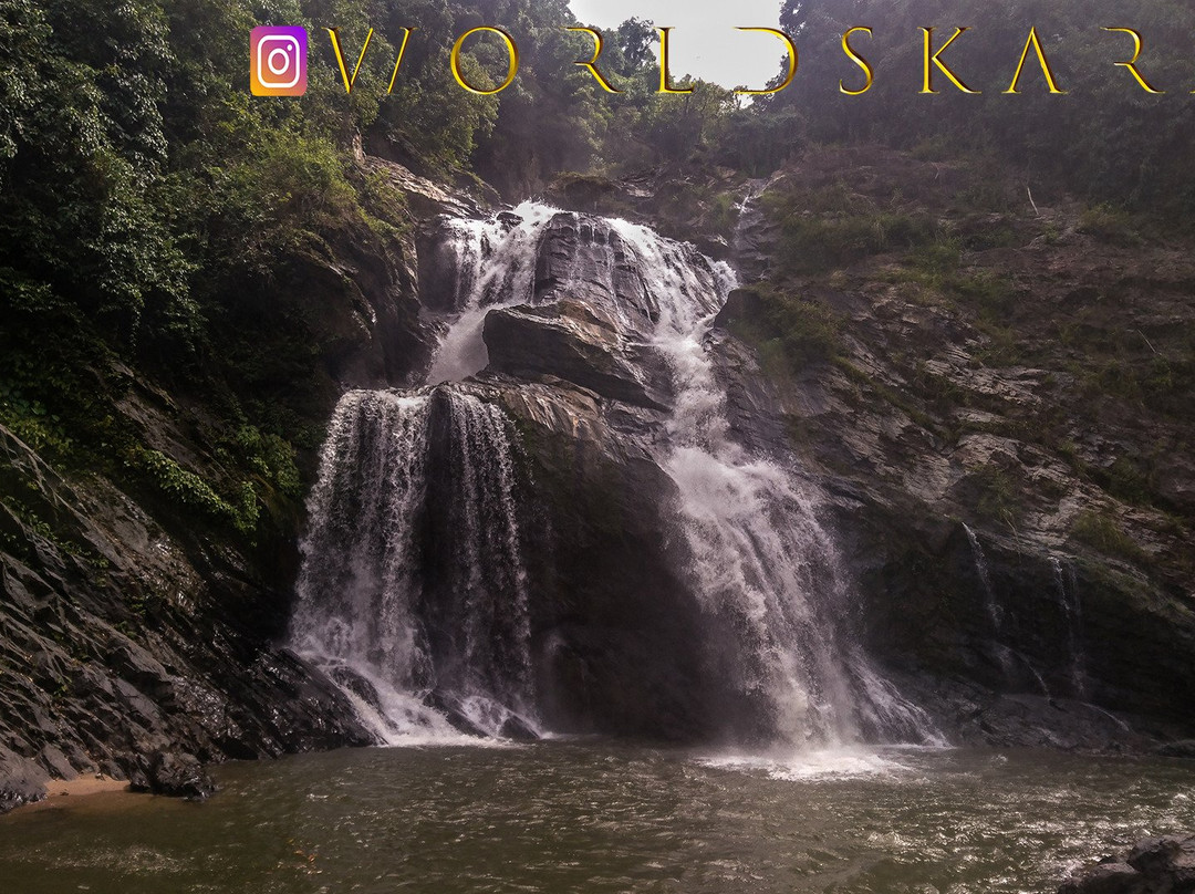 Krung Ching Waterfall景点图片