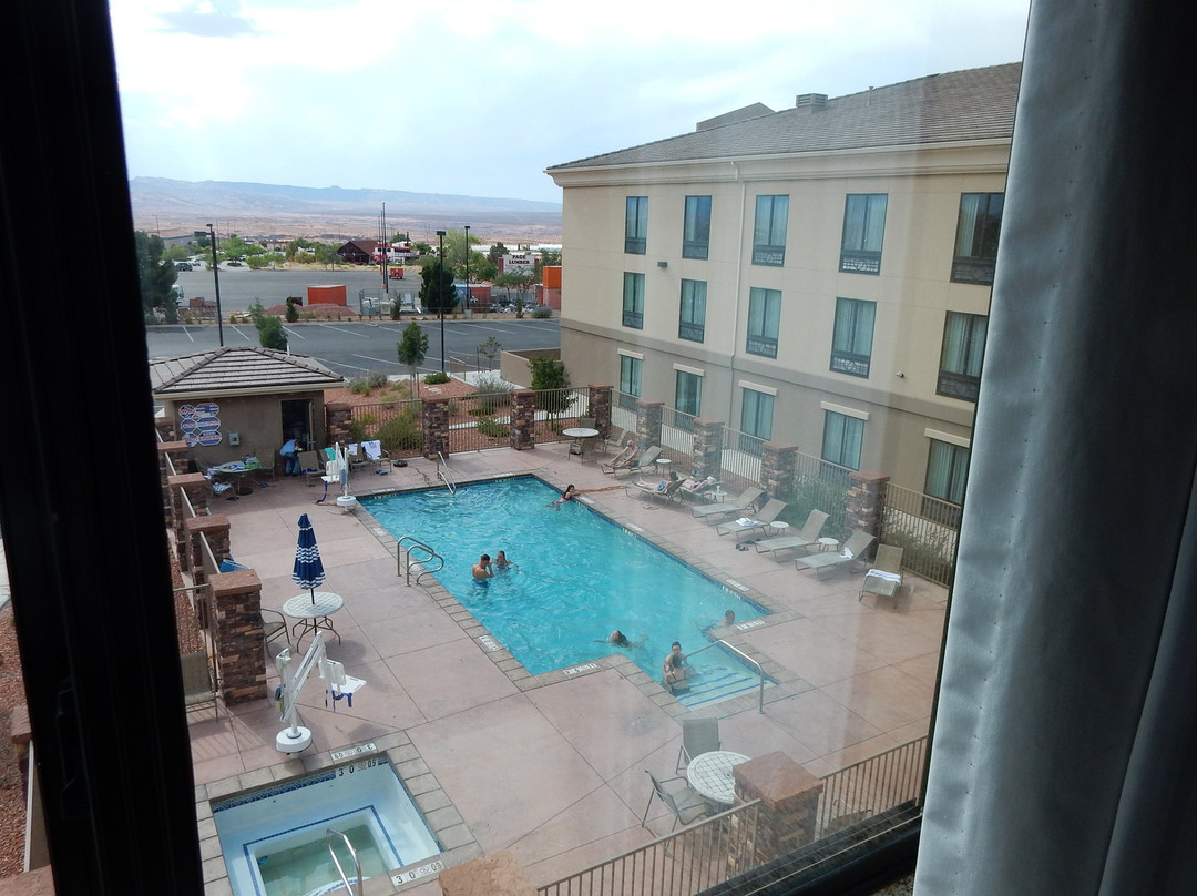 佩吉智选假日酒店-鲍威尔湖区主图