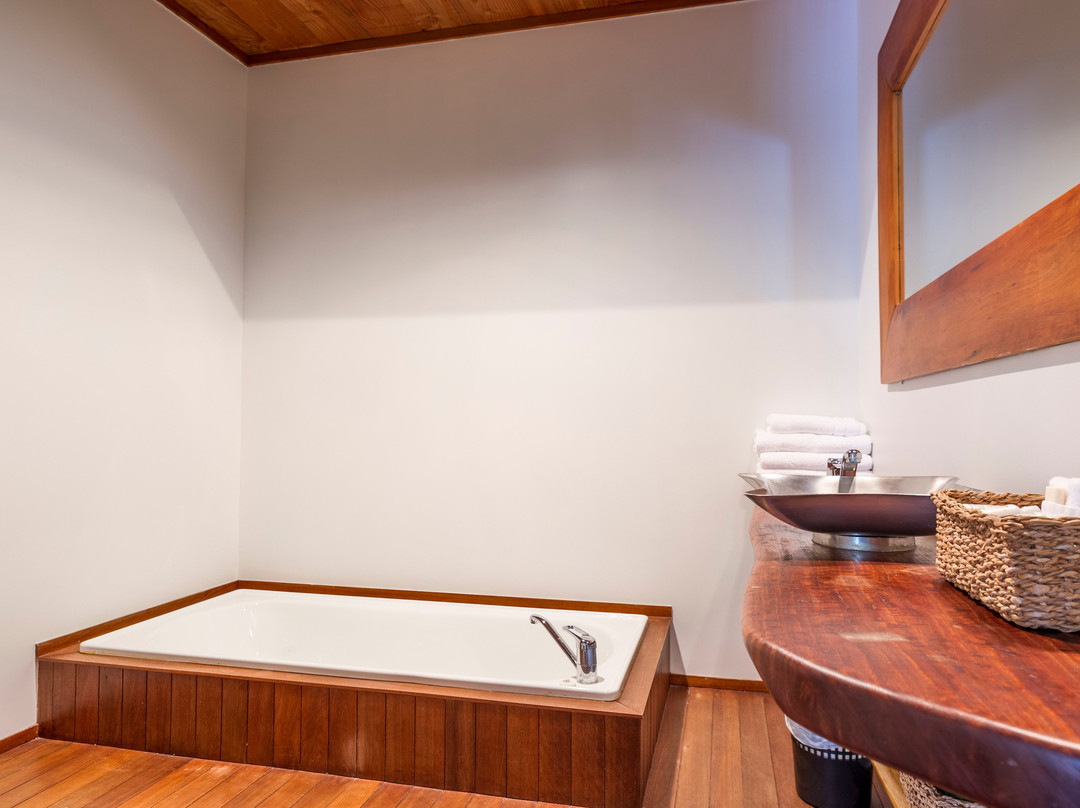 瑟纳罗斯着陆酒店主图