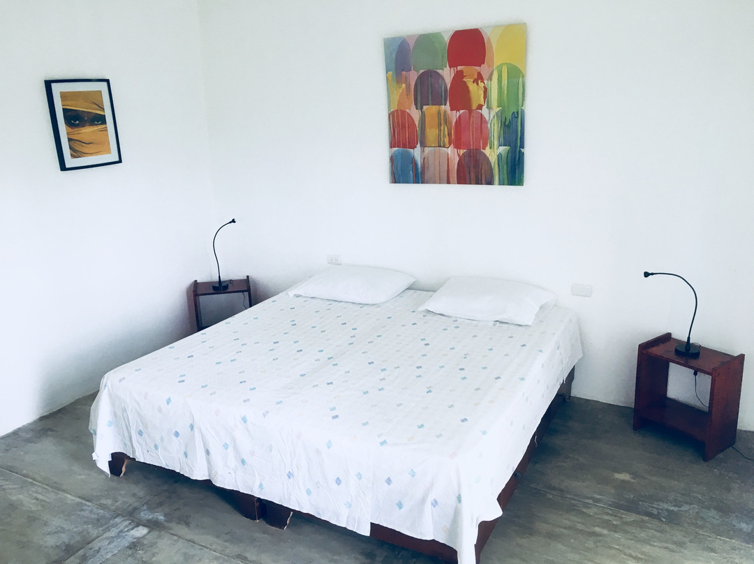 Blue Moon Retreat主图