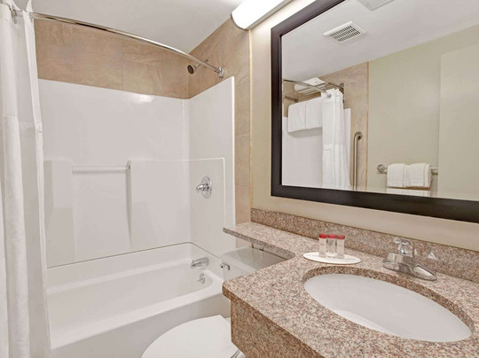 史坦顿岛华美达酒店主图